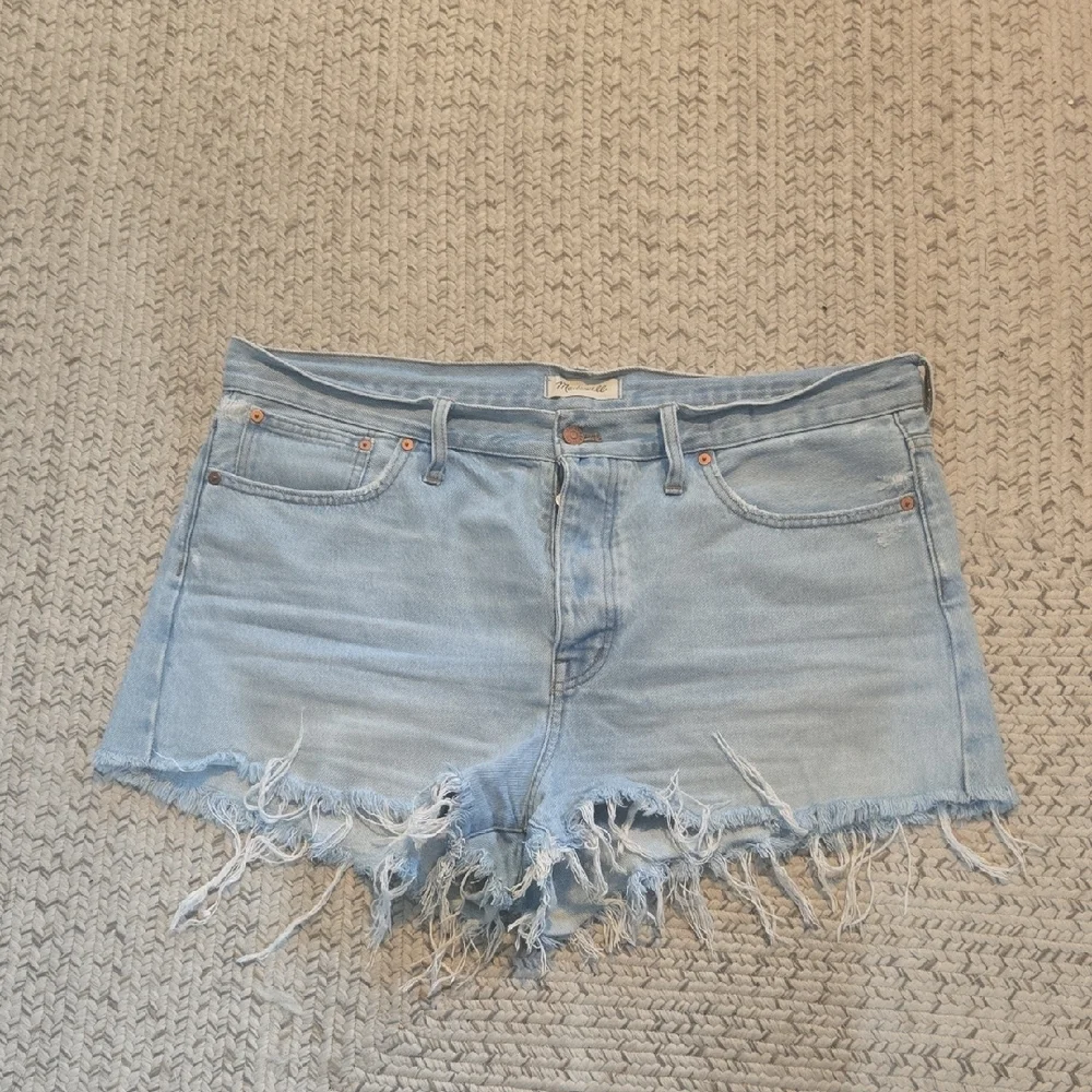Madewell Buttonfly Relaxed Denim Shorts - Picture 1 of 3
